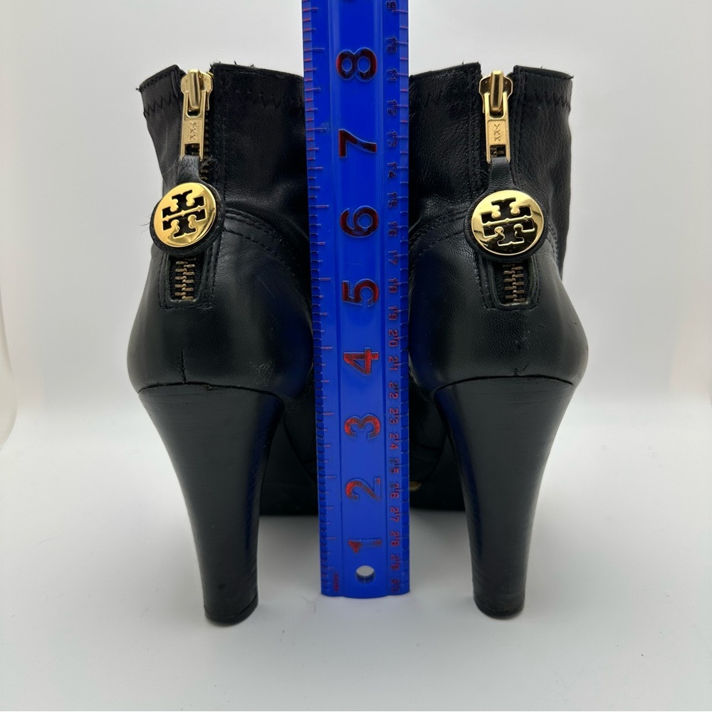 Tory Burch Size 6.5 Black Leather Ankle Boots Booties Gold Trim Back Zip witchy - Picture 6 of 11